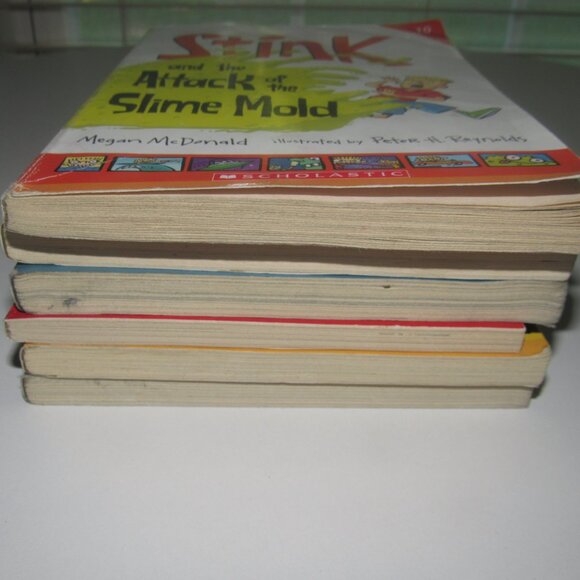Megan McDonald STINK Set of 6 Chapter Books~Shark Sleepover; Solar System Superh - Picture 4 of 4